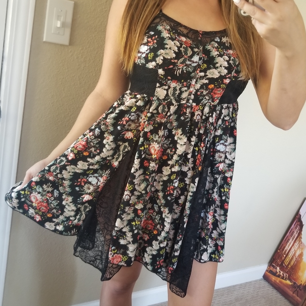 Diva Black Floral Mini Dress Flowy w/ Lace Detail